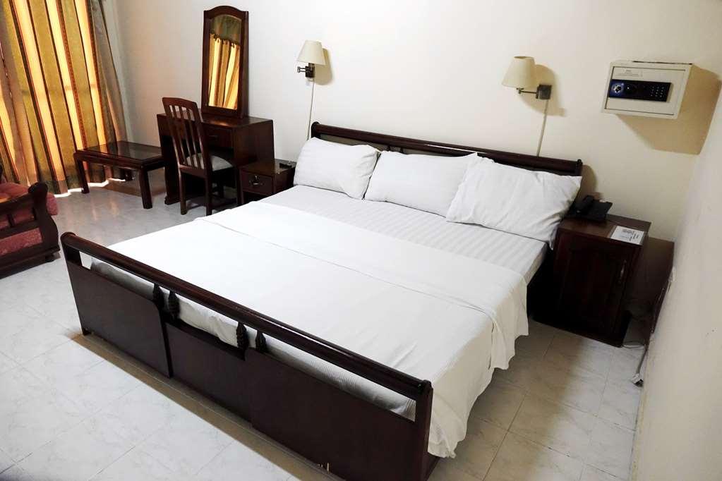 Wusum Hotel Makeni Kamer foto