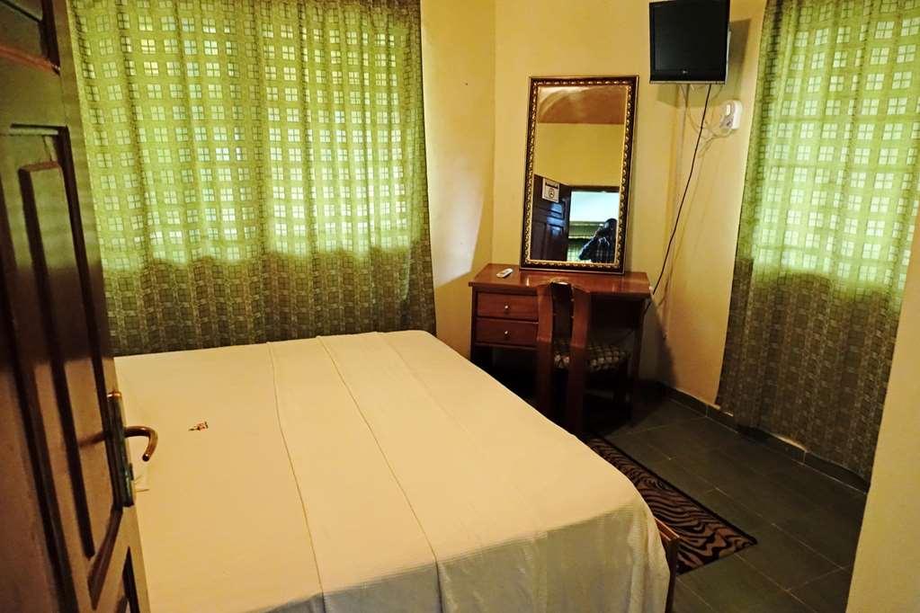 Wusum Hotel Makeni Kamer foto