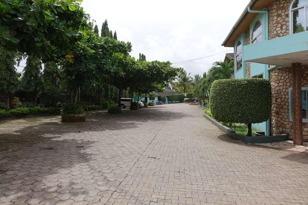 Wusum Hotel Makeni Buitenkant foto