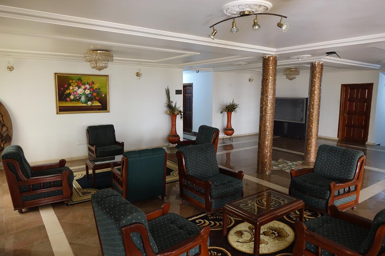 Wusum Hotel Makeni Buitenkant foto