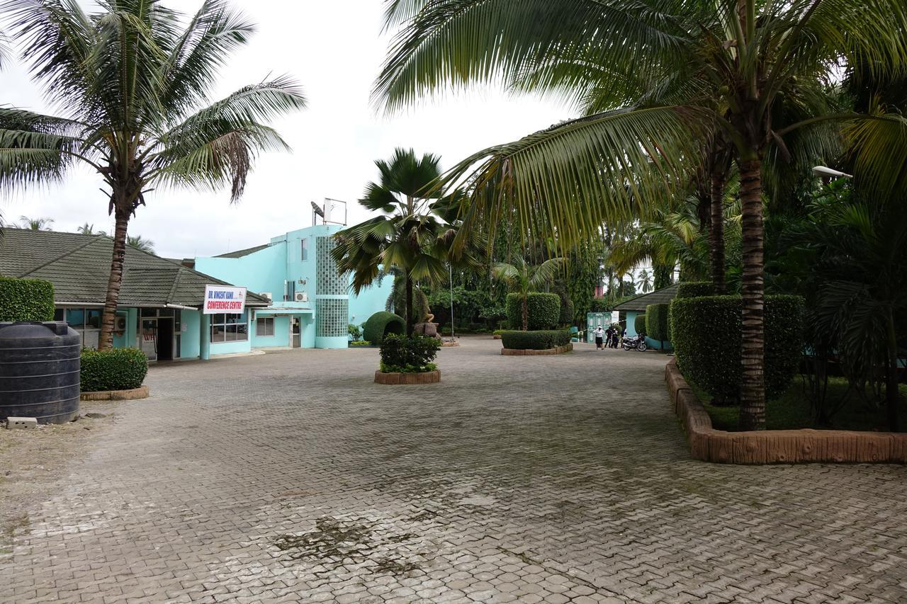 Wusum Hotel Makeni Buitenkant foto