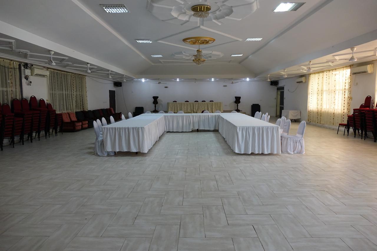 Wusum Hotel Makeni Buitenkant foto
