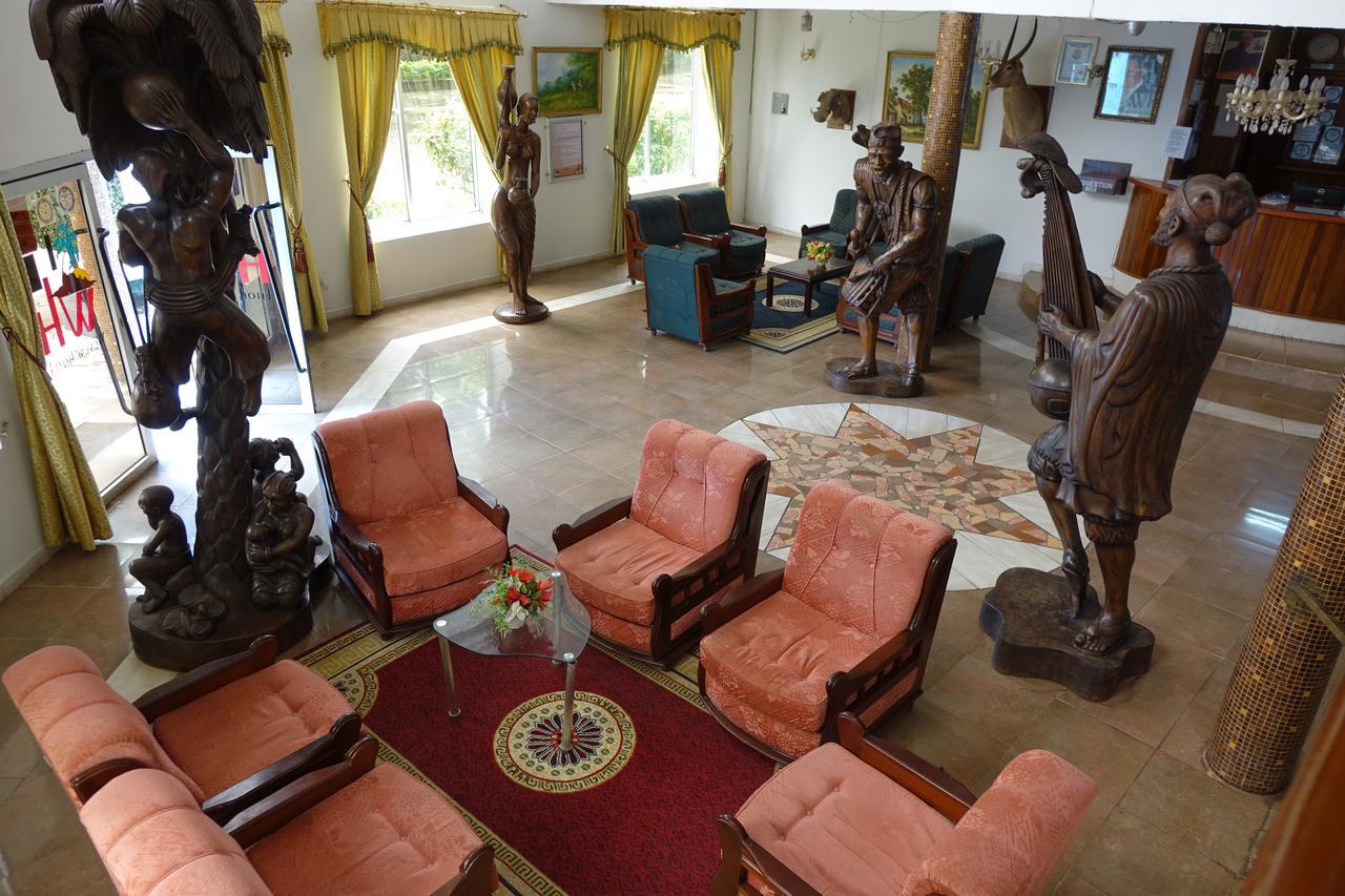 Wusum Hotel Makeni Buitenkant foto