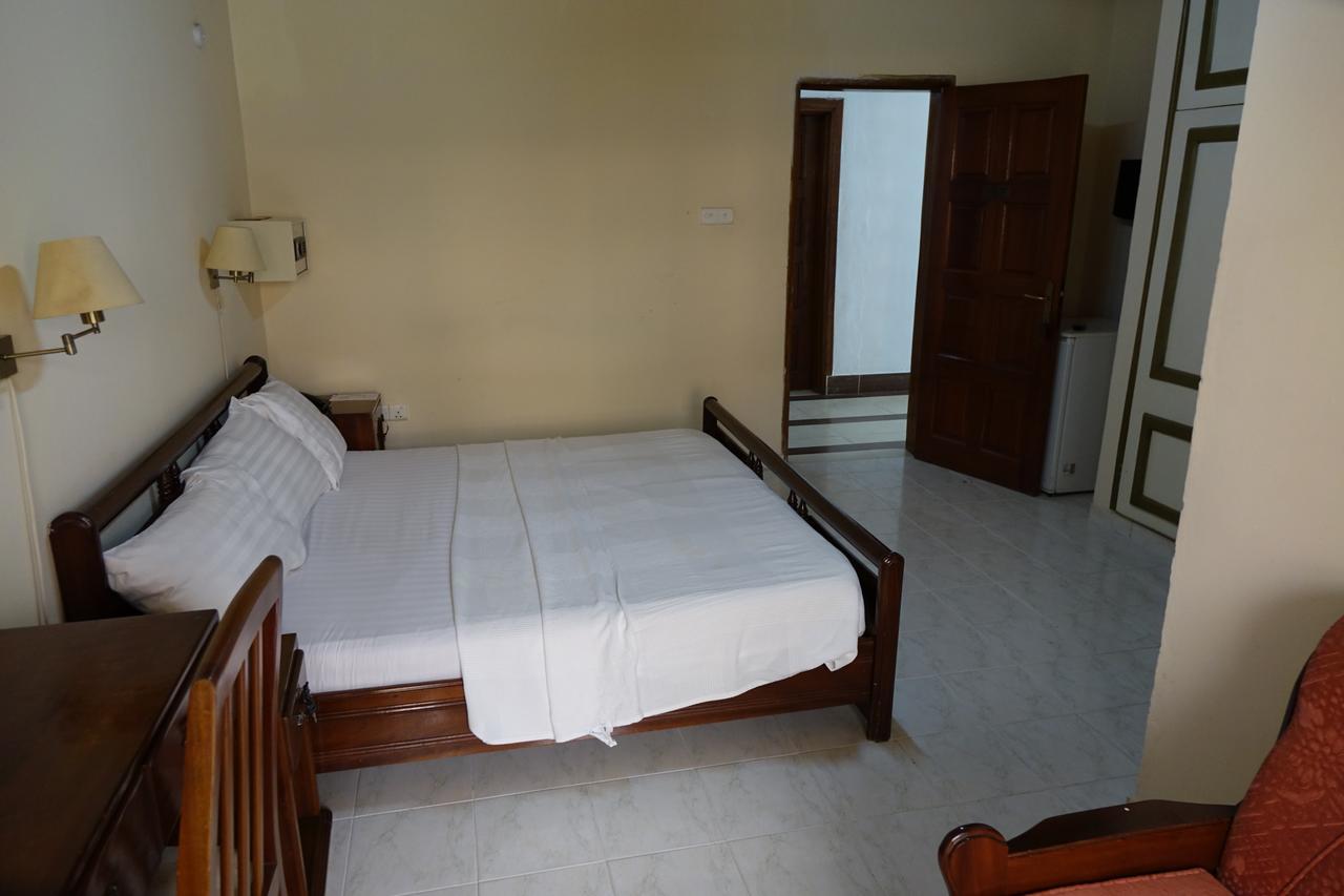 Wusum Hotel Makeni Buitenkant foto